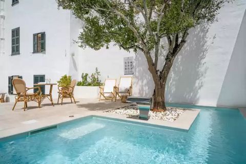 Hotel located right in the centre of Ciutadella and very close to the beach. This beautiful hotel, recently refurbished, perfectly combines the typical Menorcan style with the most modern accessories. This is reflected in its interior patio, where yo...