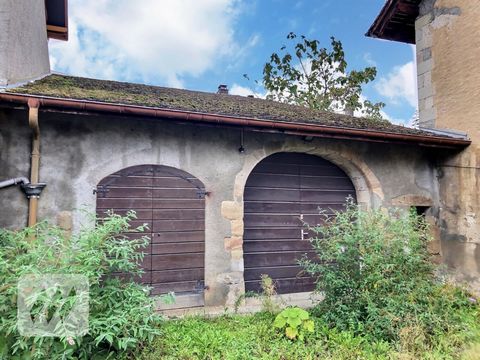 For sale in the town of Douvaine a few kilometers from the Swiss border, Old construction intended to be rehabilitated into a detached house sold with administrative authorizations purged of any recourse with layout plan for a T4 duplex type dwelling...
