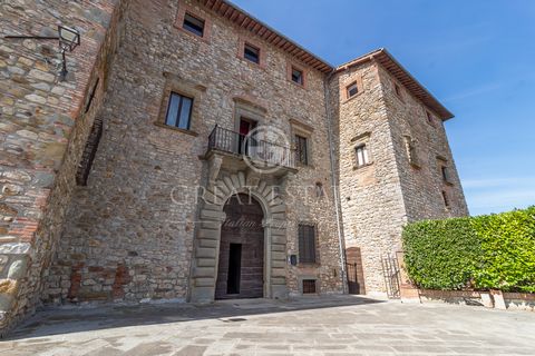 The work, initially Roman, was modified in the Middle Ages and gradually took the form of a noble residence; the Filippeschi family, owners of the castle, lived there until 1602. The castle retains its layout from the Renaissance period: it is built ...