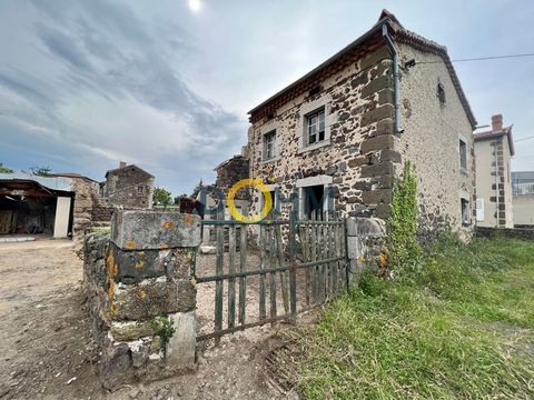 Stone building full of charm, entirely to restore in a quiet area and close to nature. The area of the property amounts to 260m2 on two levels (130m2 on the ground) with outdoor courtyard. The whole has a strong potential. To discover with Romane at ...