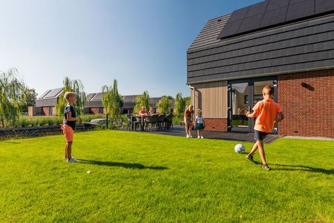 This luxurious detached water villa is the perfect place for a relaxing holiday for a group of 6 adults and 2 children. The villa is located on a new small-scale villa park with a direct connection to the Slotermeer, and it has its own jetty. The par...
