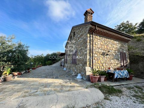 Cottage between the olive trees and the sea Perdifumo, we offer for sale a villa immersed in the tranquility of the olive groves and embraced by the majesty of the sea. The property is spread over two levels: Ground Floor: The entrance leads to a bri...