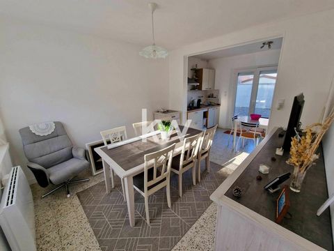 For sale: KW EXPAND presents this 2-room apartment of 36 m² in CAYEUX SUR MER (80410). It offers a bedroom, a fitted kitchen, a shower room, a garage and an exterior The market is less than a 10-minute walk away. The property is subject to the status...