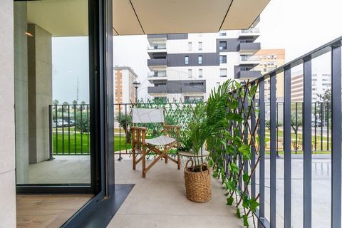 Description T0 Portela – Near the airport This T0 in the Nova Portela Development is a charming and cozy apartment that offers a comfortable and functional space for those looking to live with practicality and style. With a privileged location, this ...