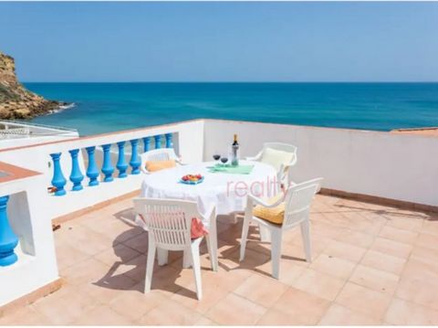 WAUW! This location is unbeatable! Have you always dreamt about a house right at the beach? Or maybe you are looking for a unique investment opportunity? This is a 6 bedroom villa that is divided into 2 apartments right on the beach of Burgau. Each a...