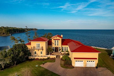 For those who want it all, this one-of-a-kind property will take your breath away. Situated on an acre of land with over 180-degree views of the Neuse River and the Pamlico Sound, passing sailboats and dolphins bestow a touch of magic. Included is a ...