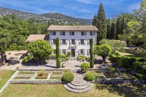 A beautifully restored Provençal bastide nestled within a sprawling estate spanning over 2.5 hectares. It is within easy walking distance to the charming town of Peymeinade, and within easy access to the airport, beaches, surrounding towns and villag...