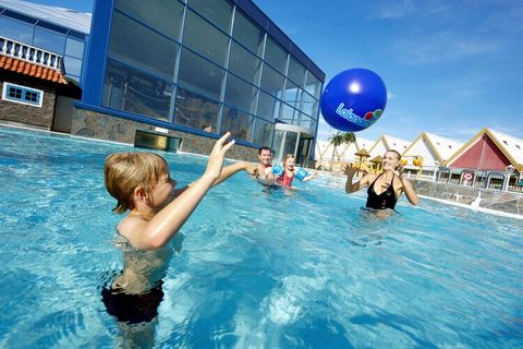 Stay in this fabulous holiday home at Lalandia in Rødby right next to the Baltic Sea! After a wonderful day splashing around in the Lalandia Aquadome and all the adventures in the arcades, it’s great to be able to return to your very own holiday home...