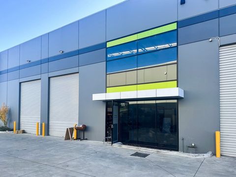 Cameron is verheugd 11 Tech Way te koop aan te bieden. Gelegen in een beveiligd bruisend complex en in de nabijheid van de South Gippsland Highway, Narre Warren Road en openbaar vervoer. Deze woning is ideaal gepositioneerd voor een verscheidenheid a...