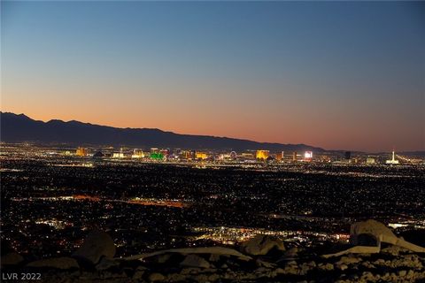 Bienvenue à MacDonald Highlands, la communauté de country club fermée de garde 5 étoiles la plus exclusive de luxe à Henderson, NV. MacDonald Highlands est connu pour ses vues panoramiques les plus spectaculaires sur toute la ville, les Red Rock Moun...