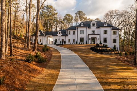 FINCA MODERNA DE LUJO 5211 POWERS FERRY ROAD, SANDY SPRINGS, GA 30327 5 BD | 6.5 BA | 10,258 PIES CUADRADOS |   Calidad extraordinaria y artesanía personalizada por galardonados constructor, Loudermilk Homes. Diseño moderno europeo situado en un Lote...