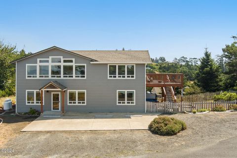 Coastal hilltop gem with spectacular ocean and bridge views. This 2017 west side home is out of the tsunami zone and located at the end of the street in a peaceful neighborhood. Upstairs features a large open living room and dining area with vaulted ...