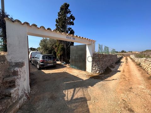 Verger avec plusieurs bâtiments propre puits et lumière et téléphone !! Il dispose d'un jardin de bonne terre avec des zones d'irrigation et des arbres fruitiers.... Dans un proche du village de Torret et Sant Lluís. #ref:H3248