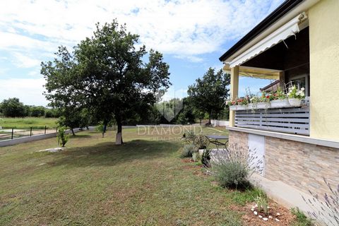 Location: Istarska županija, Poreč, Poreč. Located in a quiet location only 2 km from the city of Poreč and only 4 km from the first beaches, this nice detached house is a perfect combination of comfort and peace. The house itself, with an area of 10...