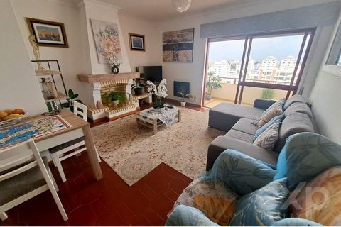 Used apartment in excellent condition, 150 meters from Praia da Rocha. This apartment, in the stunning Algarve, offers a unique opportunity for those looking for accommodation close to the sea. It has all the amenities nearby as it is very close to t...