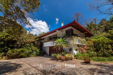 Located in the sought-after mountains of Los Ángeles de San Rafael, Heredia, Casa de la Paz is a gem of serenity that stands as an unparalleled refuge. This meticulously maintained residence offers a lifestyle that combines peace and connection with ...