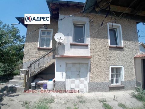 'Address' Real Estate Agency offers for sale a two-storey house for renovation, located in the village of Ralevo, Pleven Municipality. The property also includes a summer kitchen, a garage and two farm buildings. Main characteristics: - Two-storey ho...