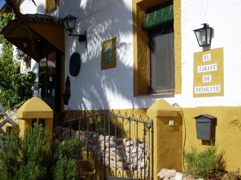 Investeer in geschiedenis en natuur: Casa Rural El Jaraíz de Peñolite in de Sierra de Segura, Jaén Stel je een plek voor waar de tijd lijkt te stoppen, waar elke zonsopgang de lucht met unieke kleuren schildert en elke zonsondergang een ongeëvenaard ...