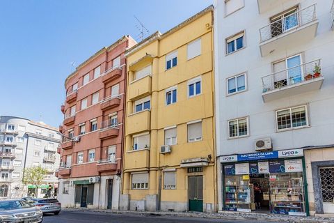 3 bedroom apartment in Rua Sant'ana à Lapa Lapa is one of the most charismatic and desirable neighborhoods in Lisbon, known for its elegance, tranquility, and historic charm. Located in the parish of Estrela, this neighborhood provides the best of ur...