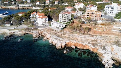 Location: Primorsko-goranska županija, Novi Vinodolski, Povile. In una posizione fantastica, a soli 30 metri dalla spiaggia, sono in vendita appartamenti in un edificio di nuova costruzione da parte di un investitore verificato. L'appartamento al pia...