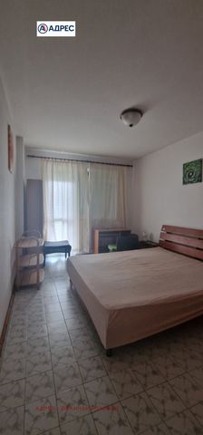 À vendre est un appartement de deux chambres situé dans la ville de Sofia. Pleven, complexe résidentiel Mara Dencheva, au 5ème étage d’un immeuble résidentiel. L’appartement a une surface bâtie de 94,40 m² et offre un aménagement pratique adapté aux ...