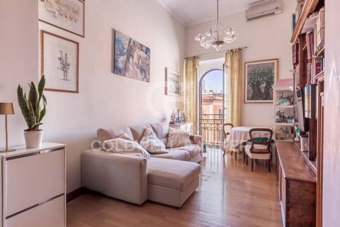 Piazza Fiume - dans le cadre prestigieux de Via Piave, avec une vue panoramique sur la place, nous avons le plaisir de proposer à la vente un charmant appartement au cinquième étage d'un élégant immeuble d'époque. L'appartement, particulièrement lumi...