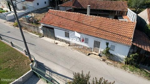 House T3 located in rural context. Villa consisting of 3 bedrooms, kitchen with fireplace, dining room, living room and bathroom. At the level of the exterior we can find several annexes that can be converted for storage, leisure spaces or even the d...