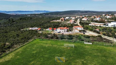 Location: Zadarska županija, Sukošan, Debeljak. ZADAR, DEBELJAK - Terreno edificabile in una posizione tranquilla Terreno edificabile in vendita a Debeljak vicino a Sukošan nella contea di Zara. Il terreno con una superficie totale di 573 m2 si trova...