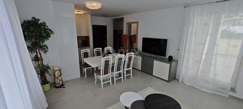 Location: Ličko-senjska županija, Senj, Senj. SENJ, CENTER - Exclusive three-room apartment near the sea We are selling an exclusive apartment in Senj near the sea. The apartment is located in a new building on the 3rd floor with a spacious roof terr...