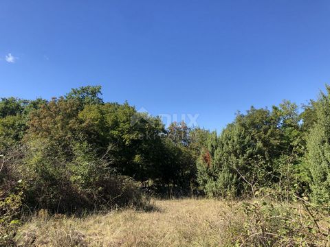 Location: Primorsko-goranska županija, Dobrinj, Čižići. ISOLA DI KRK, ČIŽIĆI - ottimo terreno edificabile vicino al mare Interessante appezzamento di terreno a 100 metri dal mare. In una zona molto bella e tranquilla di Čižić. Scopo del terreno edifi...