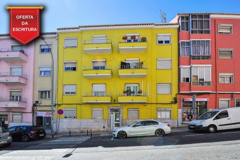 Apartamento T1 Remodelado na Amadora com Terraço de 50m² Descubra este encantador apartamento T1 recentemente remodelado, localizado na vibrante cidade da Amadora. Com uma área bruta de 84m² e 43m² úteis, este imóvel oferece um espaço acolhedor e fun...