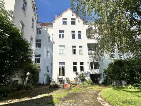 Välkommen till Malerviertel - Hannovers bultande hjärta, där historia möter modernitet och erbjuder en unik livskvalitet. Fördjupa dig i stilen i detta charmiga distrikt och låt dig förtrollas av denna exklusiva mezzaninlägenhet. Så fort du kommer in...