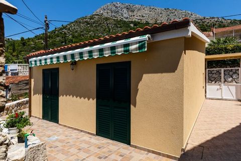 Apartment Pod Nespolom is located in a small seaside settlement Trsteno situated 20 km north of Dubrovnik. While their stay guests can enjoy their stay away from city crowd. Spacious furnished terrace as well as BBQ facilities are at your disposal. K...