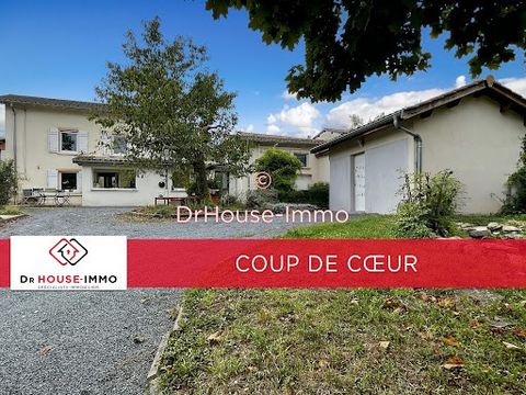 Nous vous présentons cette belle maison de ville à Gleizé, une charmante commune adjacente à Villefranche sur Saône. Cette demeure avec une surface habitable de 150 mètres carrés, offre un cadre de vie idéal pour une famille à la recherche d'espace e...