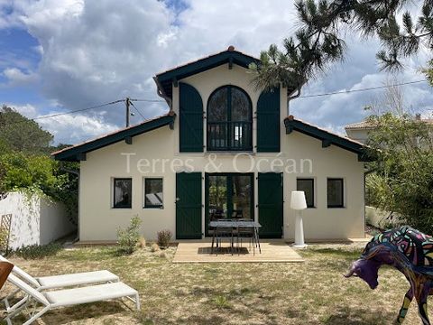 Hossegorienne Villa aus dem Jahr 1952, die im Jahr 2023 mit Geschmack und Modernität komplett renoviert wurde, wobei der historische Charme erhalten blieb. Villa von 88m2 komplett renoviert auf einem Grundstück von 380m2 Es besteht aus einem Wohnzimm...