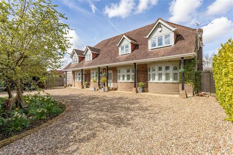 A stylish and beautifully presented five bedroom, four reception room home offering over 4,900 sq.ft in total and siuated in the popular and peaceful hamlet of Gaddesden Row. A deceptively spacious five bedroom home offering superb and flexible accom...