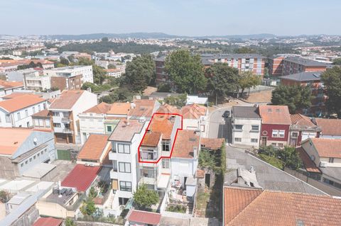 Identificação do imóvel: ZMPT569930 1 bedroom apartment, in a building with 3 apartments, on the 2nd (top floor), in Porto. 1 bedroom apartment, in a building with 3 apartments, on the 2nd (top floor), on Rua Monte da Bela-Campanhã-Porto. The apartme...