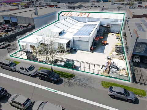 Cameron is verheugd om 7-9 Tharle Street, Dandenong, particuliere verkoop aan te bieden. Centraal gelegen in het gewilde industriële district van Dandenong, op slechts een steenworp afstand van de belangrijkste verkeersaders, waaronder Eastlink, Chel...