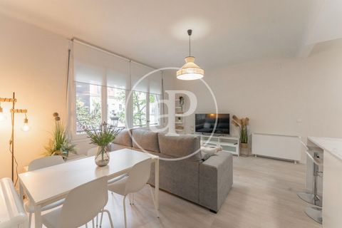 PISO REFORMADO EN RENTABILIDAD EN ATOCHA Wohnung möbliert von 114 m2 mit Ausblicke Im Großraum von Lavapiés, Madrid. Die Immobilie hat 4 Zimmer, 2 Bäder, Einbauschränke und Heizung. Ref. VM2409063 Features: - Lift - Furnished