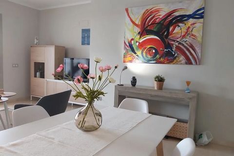 Dieses Ferienhaus verfügt über 2 Schlafzimmer und ist für 4 Personen geeignet, ideal für eine Familie oder Freunde. Gelegen an der Costa Blanca in einem exklusiven Golfresort. Der 18-Loch-Golfplatz von Las Colinas wurde zum besten Golfplatz Spaniens ...