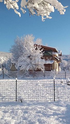 Location: Ličko-senjska županija, Otočac, Otočac. OTOČAC - Casa idilliaca vicino a Plitvice Una casa in vendita a Lika, vicino alla città di Otočac, a solo mezz'ora dai laghi di Plitvice. La casa è composta da soggiorno, sala da pranzo e cucina, bagn...