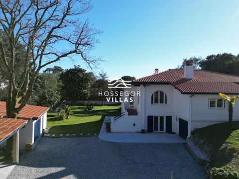 Wunderschöne, renovierte Villa in Capbreton mit beheiztem Pool und bewaldetem Park von 2.300 m2. Die Villa PIMPELANE befindet sich in einer sehr begehrten Gegend von Capbreton, ganz in der Nähe des Ozeans, des Yachthafens und des Stadtzentrums, in ei...