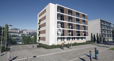 Apaixone-se por esta magnifica penthouse T3 em construção na histórica cidade de Guimarães, onde o luxo e o conforto se unem para criar a residência dos seus sonhos. Destaques da Propriedade: Área Total: 150,35 m² Área Útil: 128,35 m² Quartos: 3 espa...