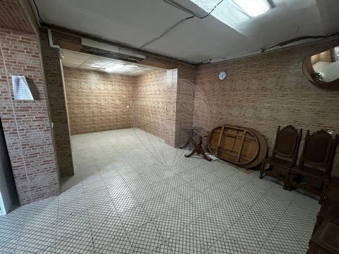 Mini-Mercado à Venda em Brinches – Negócio Pronto a Funcionar no Alentejo  Oportunidade de adquirir um espaço comercial em pleno funcionamento, ideal para mini-mercado, mercearia tradicional ou outro tipo de comércio de proximidade. Situado na vila d...