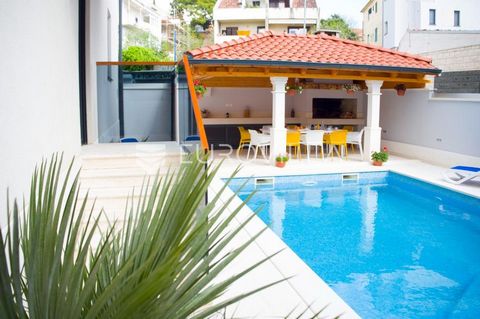 In Split, in Bačvice, in a newly built building, a three-bedroom apartment with a swimming pool and a summer kitchen is available for long-term rent.The apartment on the ground floor of a smaller building near the Bačvice beach consists of three bedr...
