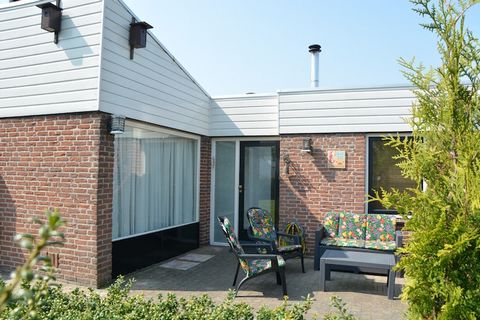 Nichée dans le cadre paisible du parc Sollasi à Noordwijkerhout, cette charmante maison de vacances acceptant les animaux est idéale pour les familles ou les groupes d'amis en quête de confort et d'aventure. Pouvant accueillir 6 personnes et bénéfici...