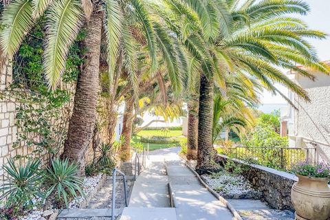 Wake up to the soothing sound of waves and the sight of the Mediterranean stretching endlessly before you. This beachfront studio in Torremolinos offers an idyllic retreat for up to three guests, combining comfort, convenience, and captivating sea vi...