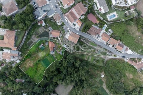 Identificação do imóvel: ZMPT577730 Moradia para restauro em Infias, Vizela Localização Rua do Caniço, 4815-086 https://maps.app.goo.gl/uSirr5z5jytMPKyi9?g_st=iwb Oportunidade única para quem procura um projeto de reabilitação numa zona tranquila de ...
