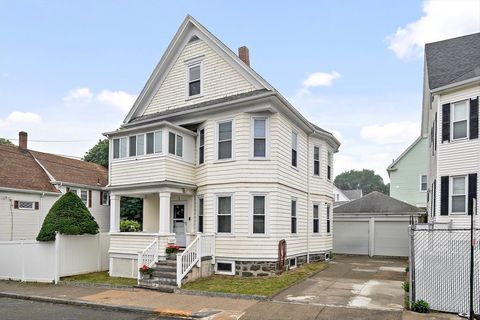 Welcome to 1 Elwood Street! This well-maintained 3-bedroom, 1-bath home offers 1,598 square feet of comfortable living space in a convenient Everett neighborhood. The main level features a bright living room, formal dining area, and a spacious eat-in...