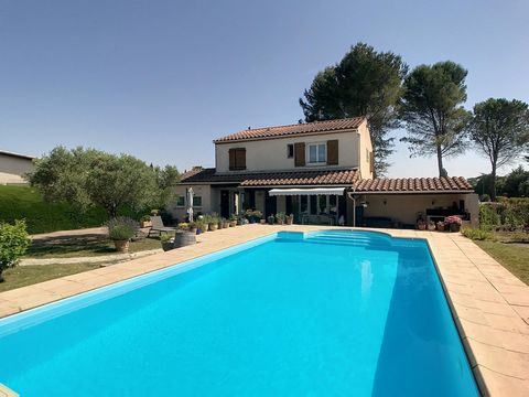 Maison familiale avec piscine et studio indépendant